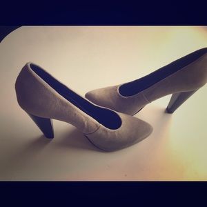 MADE size 6.5 Women’s Grey Suede Pumps